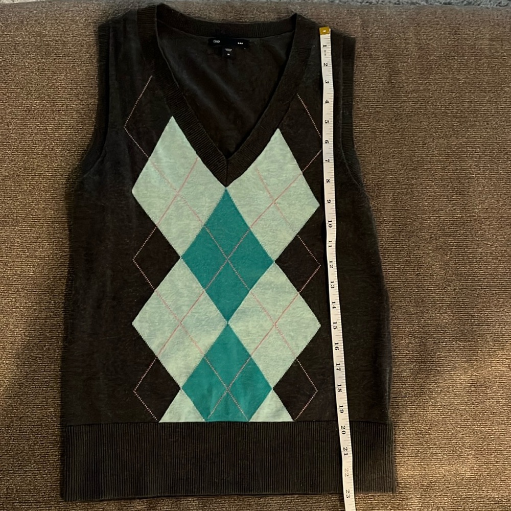 Gap sweater vest, medium